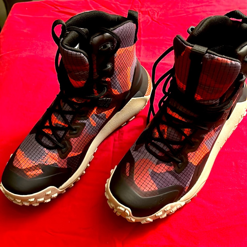 Under armor multicolor special edition size 7  H storm Hoover shoe